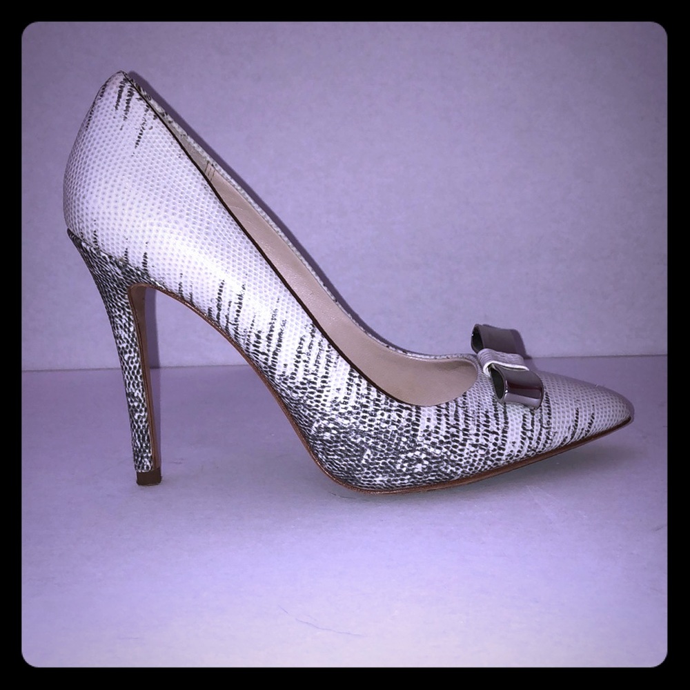 Coach Hallie 4" Bow Pump